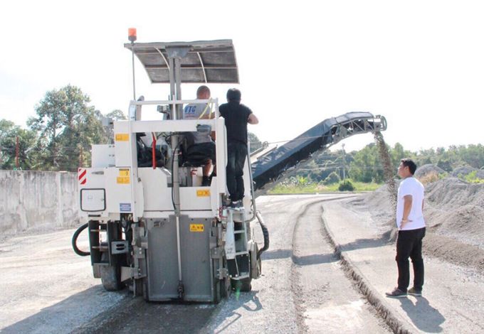 MILLING MACHINE